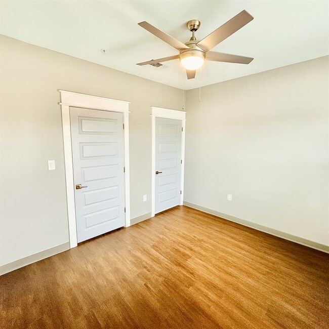 Building Photo - 200 Maple Ln