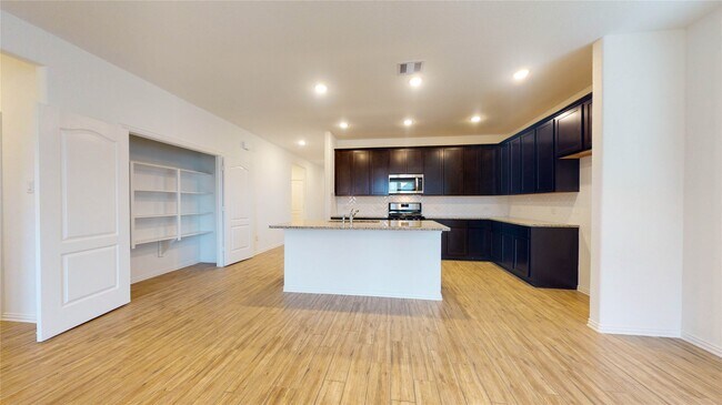 Building Photo - 31314 Whitfield Ct