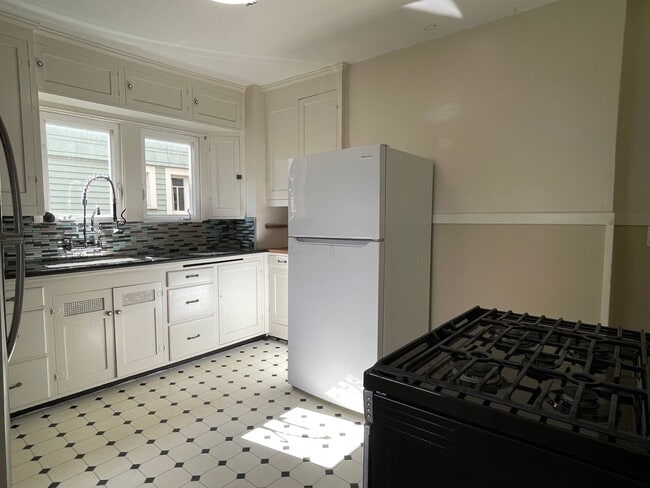 Building Photo - CLICK "REQUEST A TOUR" NOW!