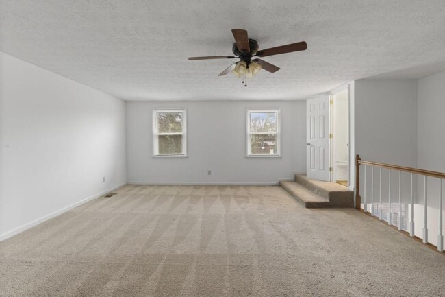 Building Photo - 709 Sandburg Pl