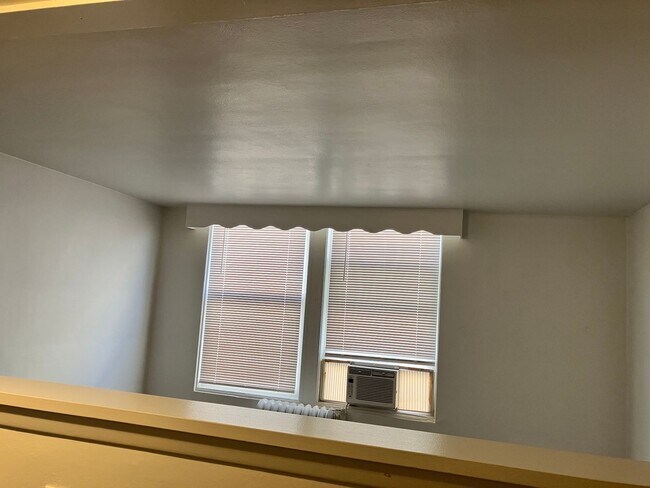 Building Photo - 5619 6th Ave