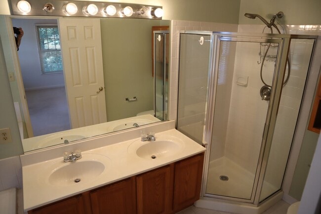 Building Photo - Premium Townhome in Kentlands Hill District