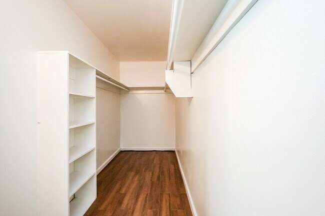 Building Photo - 7510 Shadyvilla Ln