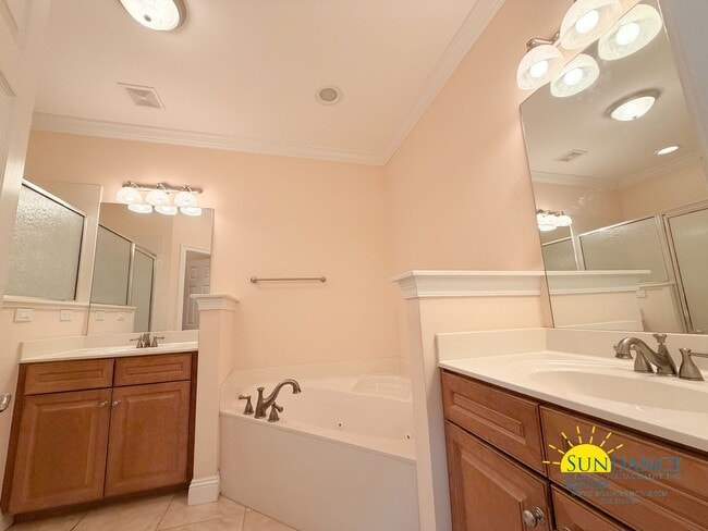 Building Photo - Natural Light Filled end unit 2-Story 3BR Niceville Home!