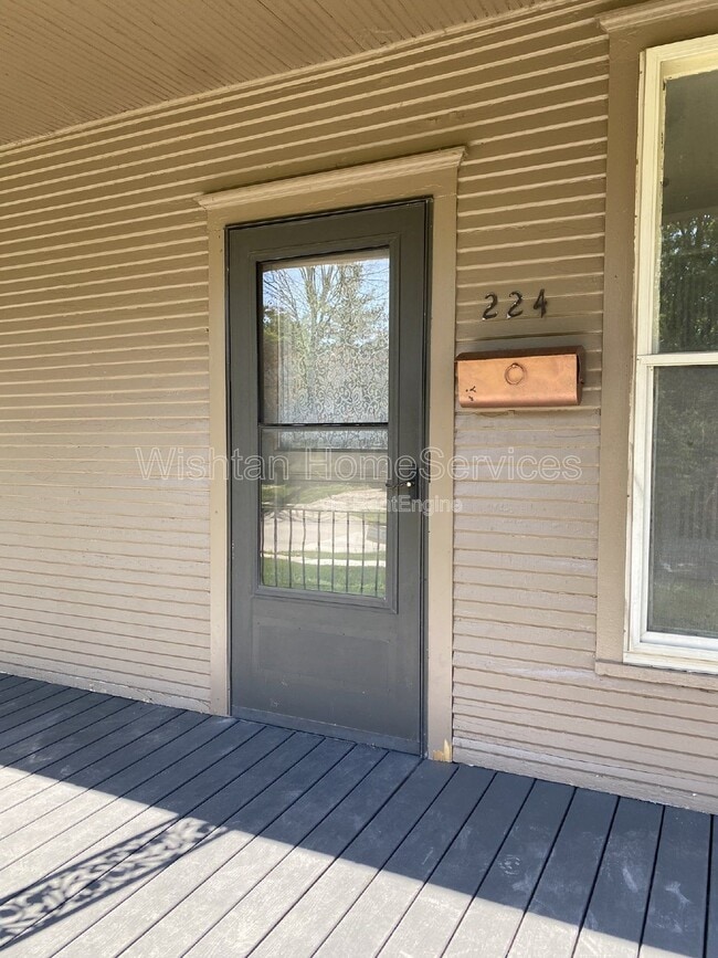 Building Photo - 224 N Ward St