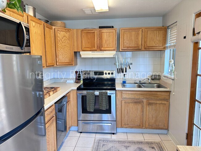 Building Photo - 2047 Meade St