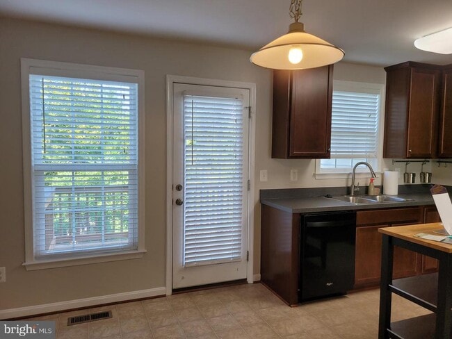Building Photo - 25117 Sweet Myrtle Square