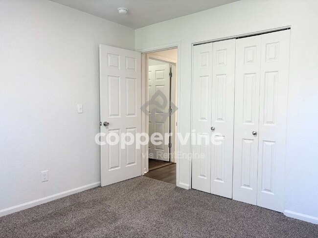 Building Photo - 700 4th St