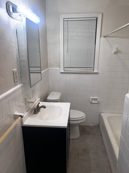 Building Photo - 3468 Shenandoah Dr