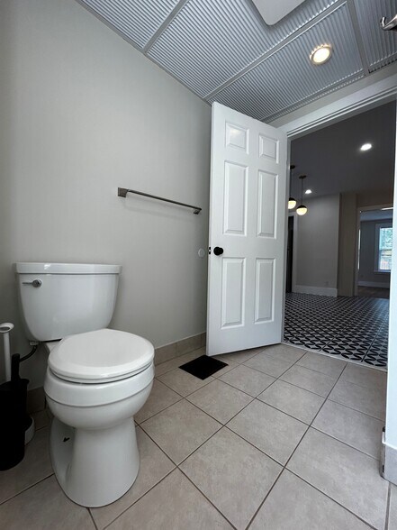 Building Photo - 55 Hale St