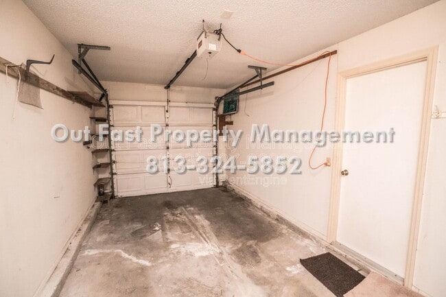 Building Photo - 2764 Kavalier Dr