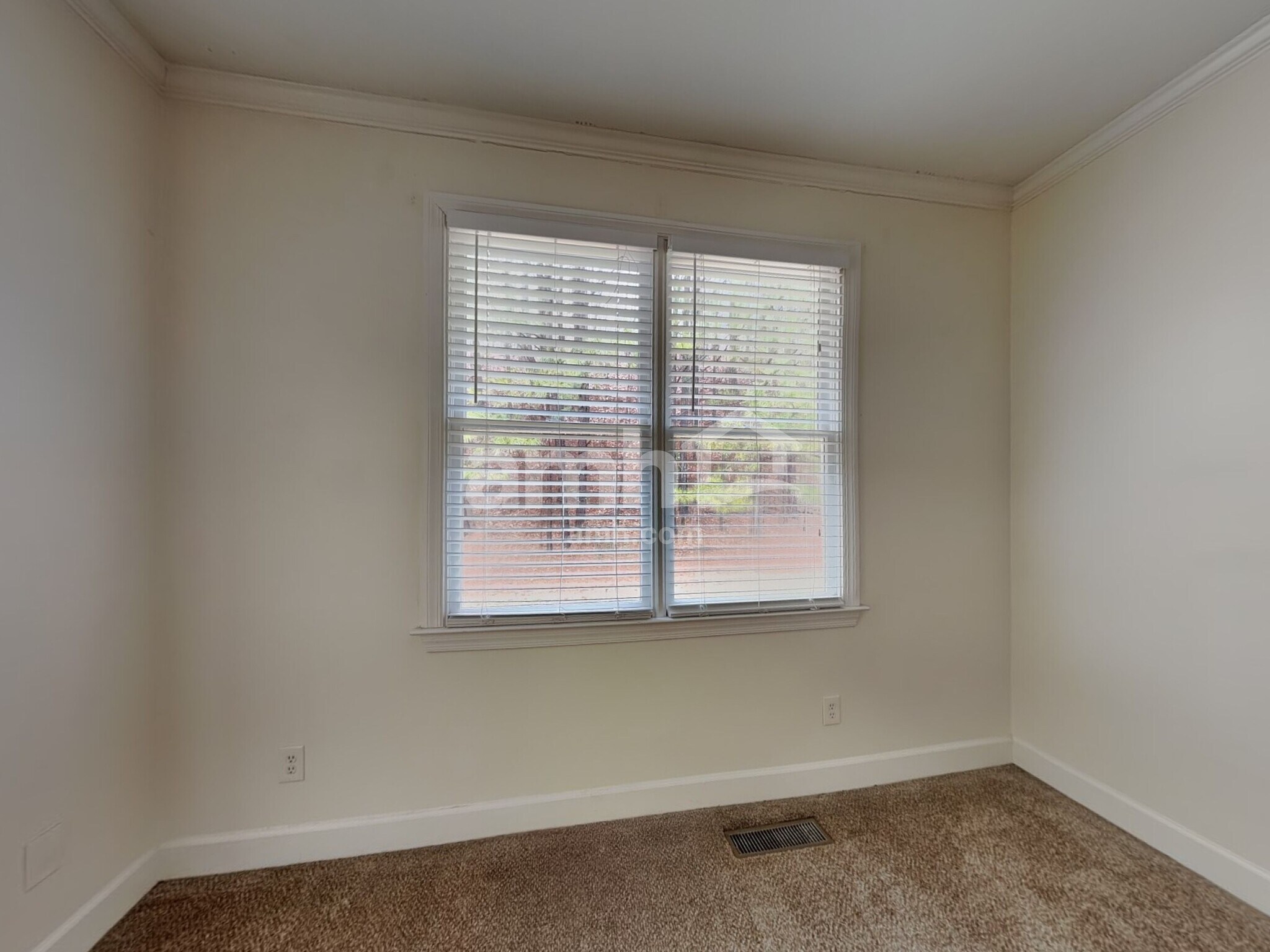 Building Photo - 404 Jessica Ln