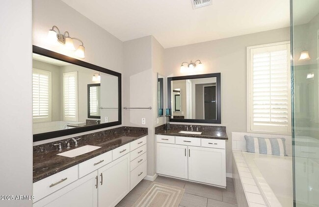 Building Photo - 10072 E Bell Rd