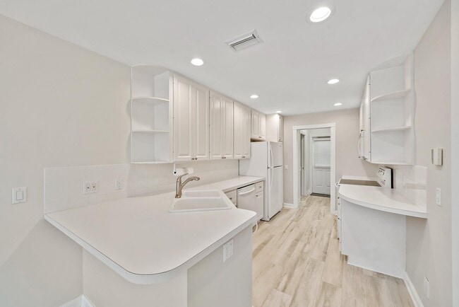 Building Photo - 351 Legare Ct