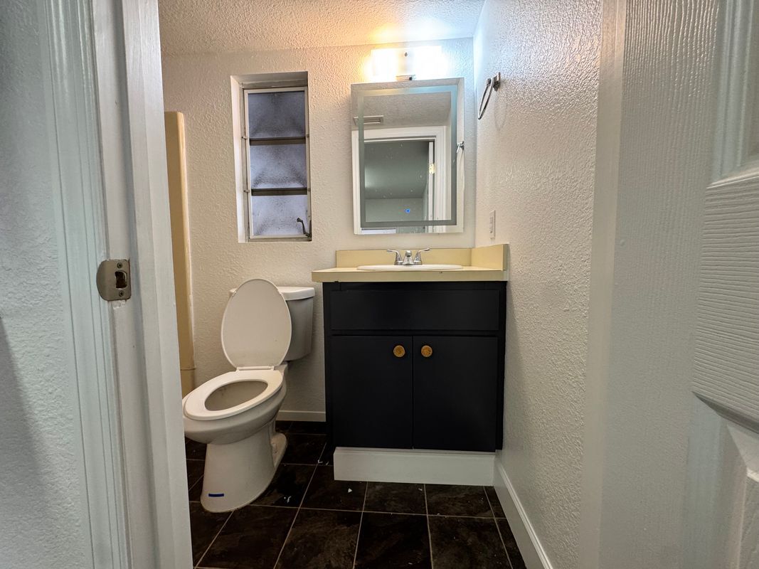 Building Photo - 306 N Iona Ave