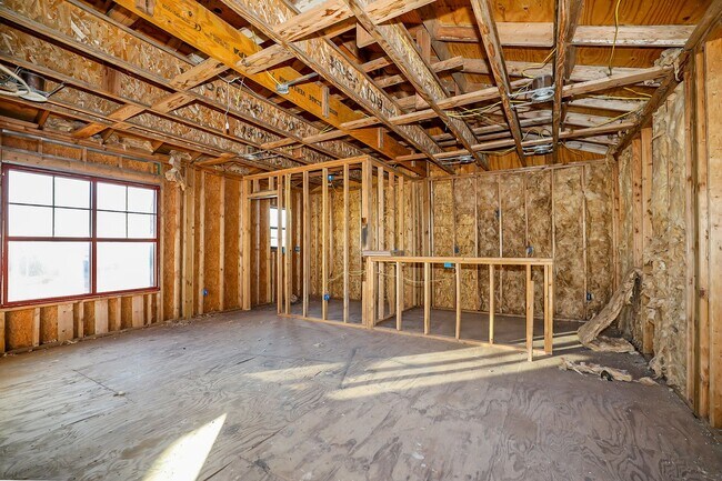 Building Photo - $1,295 Monthly Lease Payment!