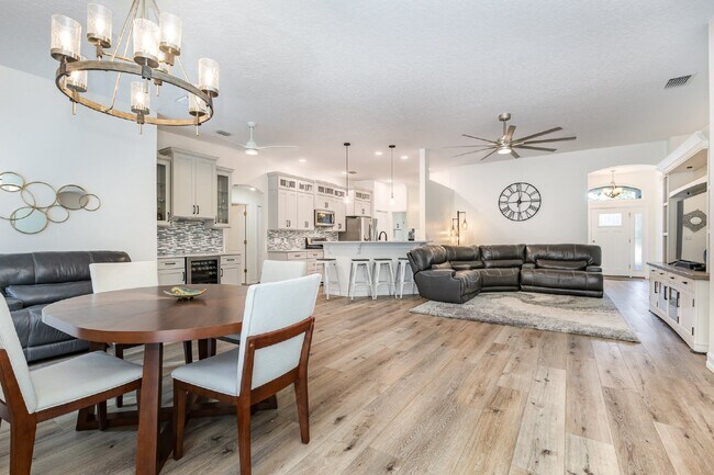 Building Photo - For Rent: Stunning Home in Tranquil Greystone Subdivision.