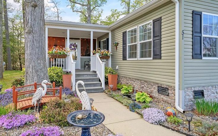 NICE - 28 W Philadelphia Ave