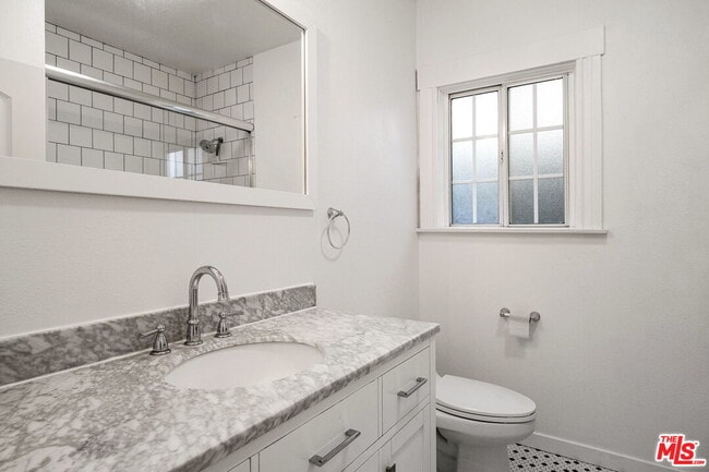 Building Photo - 2041 W 31st St