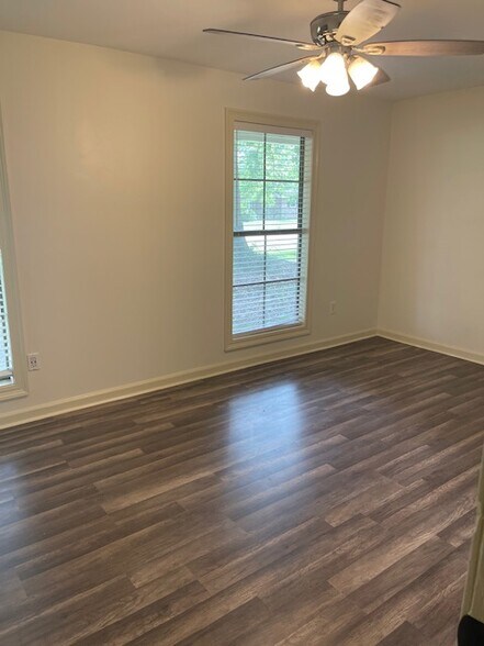 Building Photo - 9133 Shadow Bluff Ave