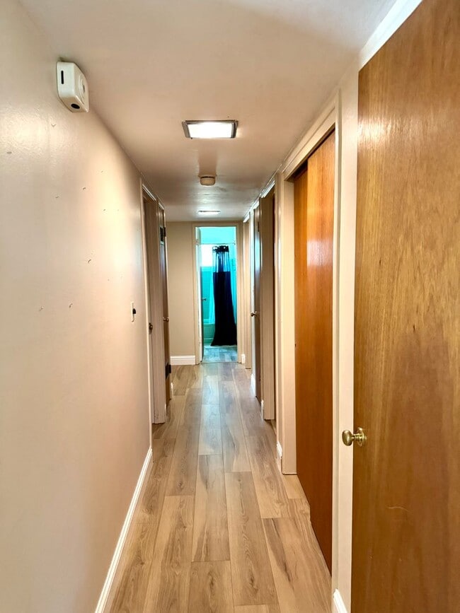 Building Photo - 4 Bedroom