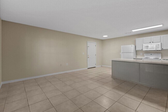 Building Photo - Gift yourself free application fees for this 1st Floor Immaculate 1 bedroom for rent in Sunny Myr...