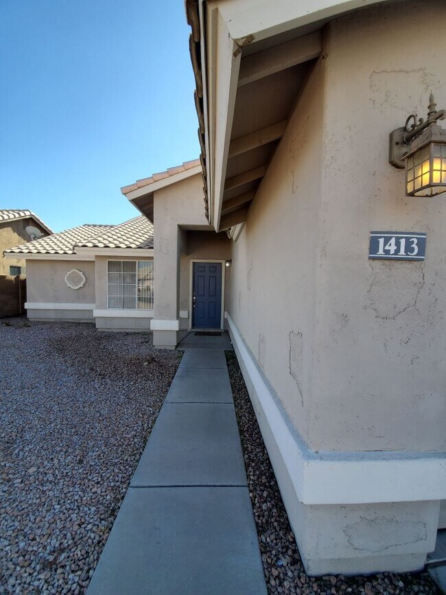 Building Photo - 3 Bedroom Home - No HOA - Single Level - North Phoenix *$500 Off First Month's Rent*