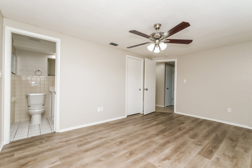 Building Photo - 10933 Felsdale Ave