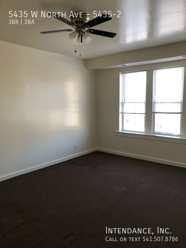 Building Photo - Spacious 3-Bedroom Apartment Available Now