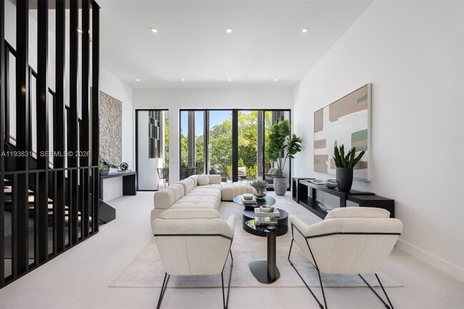 Building Photo - 92 SW 28th Rd