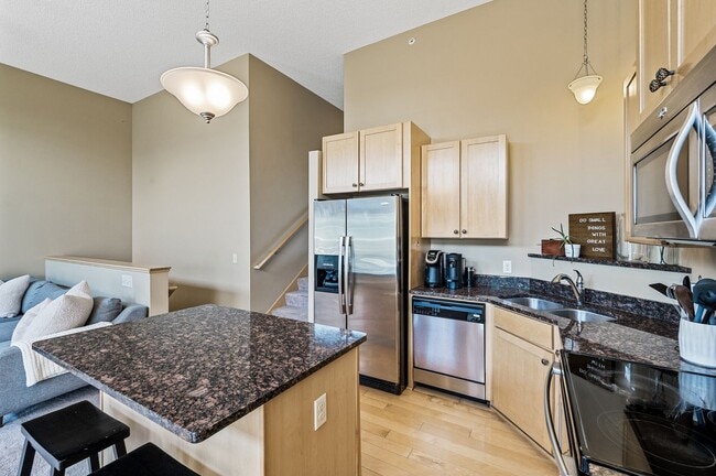 Building Photo - Spacious 3-Bedroom Townhome in Prime Savage/Prior Lake Location