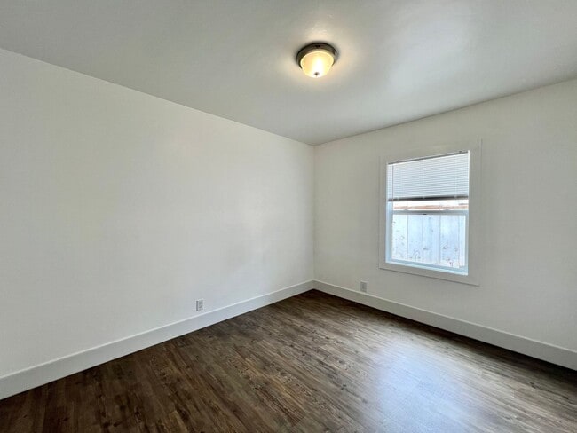Building Photo - 3 Bedroom Home in Seaside