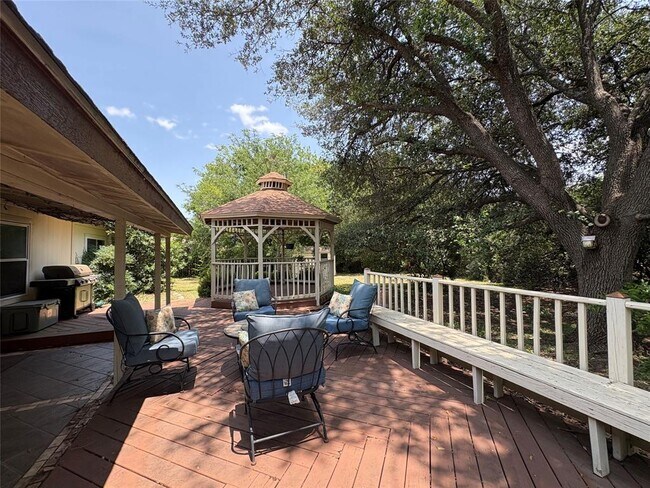 Building Photo - 1404 Cedar Park Dr