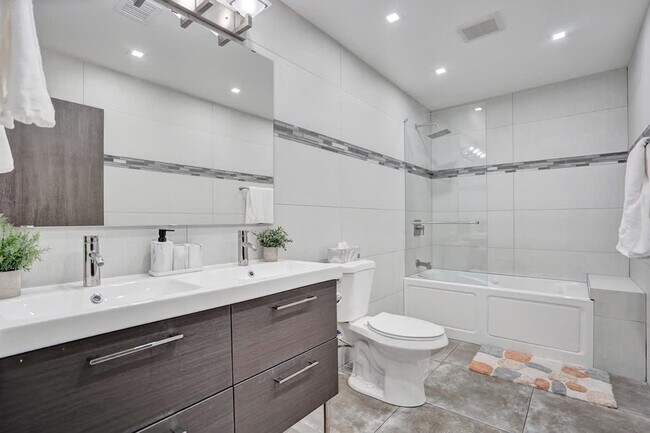 Building Photo - 1000 Diplomat Pkwy