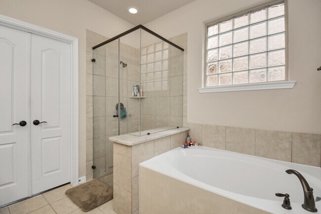 Building Photo - 17510 Woodfalls Ln