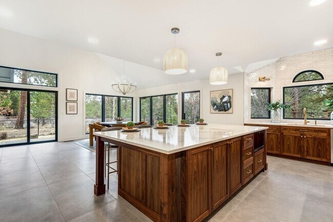 Building Photo - Beautiful Remodeled Home on Acreage!