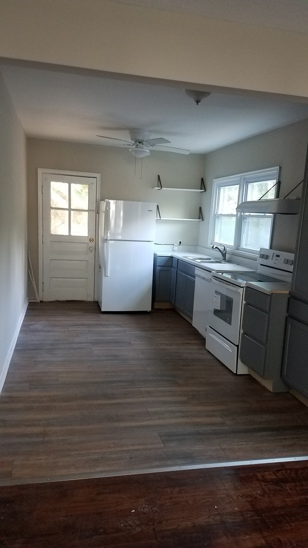 Building Photo - City of East Point Renovated Tudor Style Home