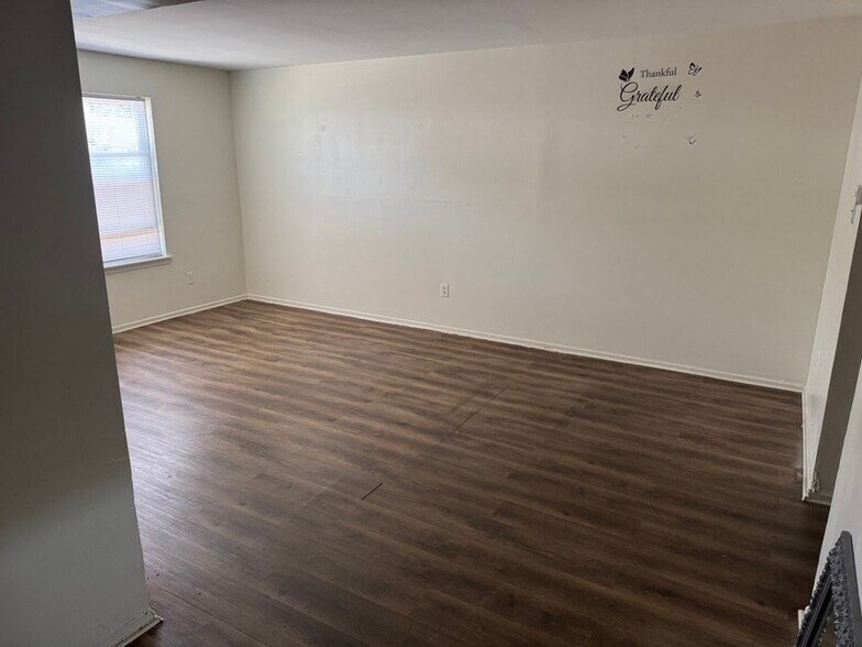 Building Photo - 9440 Woodbridge Rd