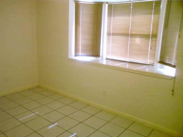 Building Photo - 13835 Northlake Dr