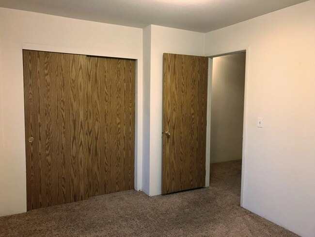 Building Photo - Two bedroom townhouse near Downtown!  Available Now