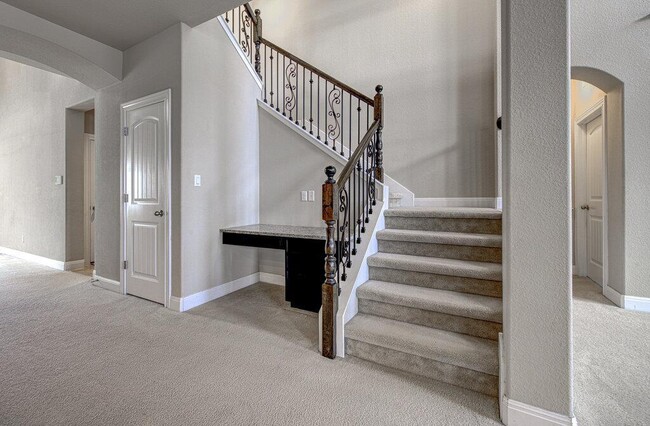Building Photo - 5821 Viejo Dr