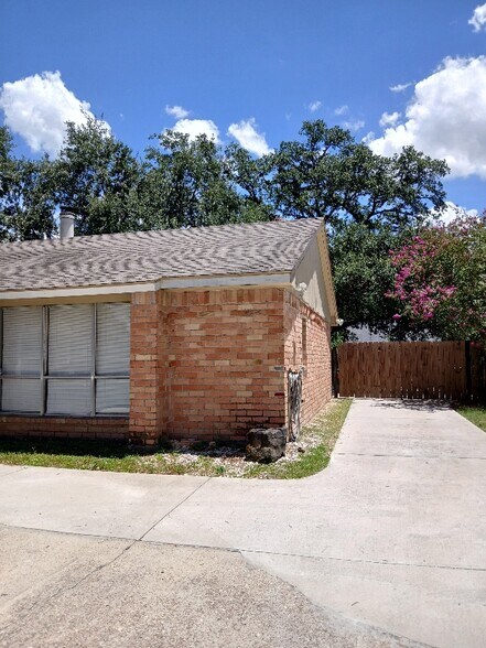 Building Photo - 19714 Bellaw Woods Dr