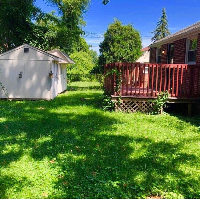 Building Photo - Rancher Style Single Family Home