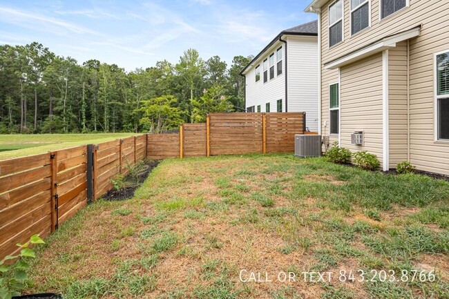 Building Photo - 319 Green Fern Dr