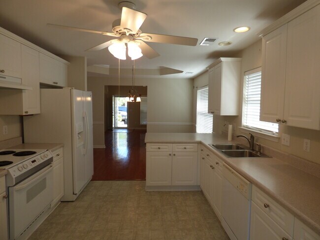 Building Photo - 380 Forest Lakes Dr