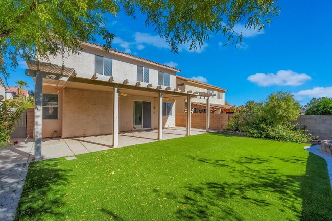 Building Photo - 4 bedroom, 2.5 bathroom, Summerlin Home, Low Maintenance Yard