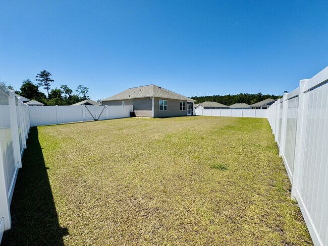 Building Photo - 1805 Castlebay Dr