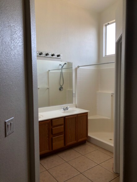 Building Photo - 8211 W Behrend Dr