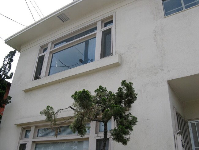 Building Photo - 1232 E Broadway