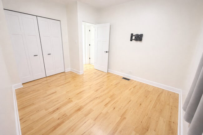 Building Photo - 1945 W Thomas St